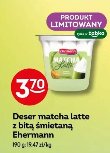 Deser matcha latte z bitą śmietaną